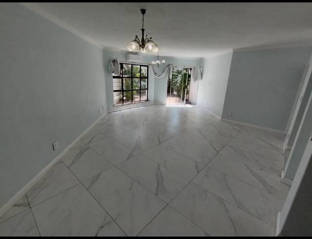 3 BEDROOM TOWNHOUSE FOR SALE IN UMHLANGA CENTRAL